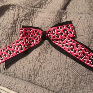 Cheer bow